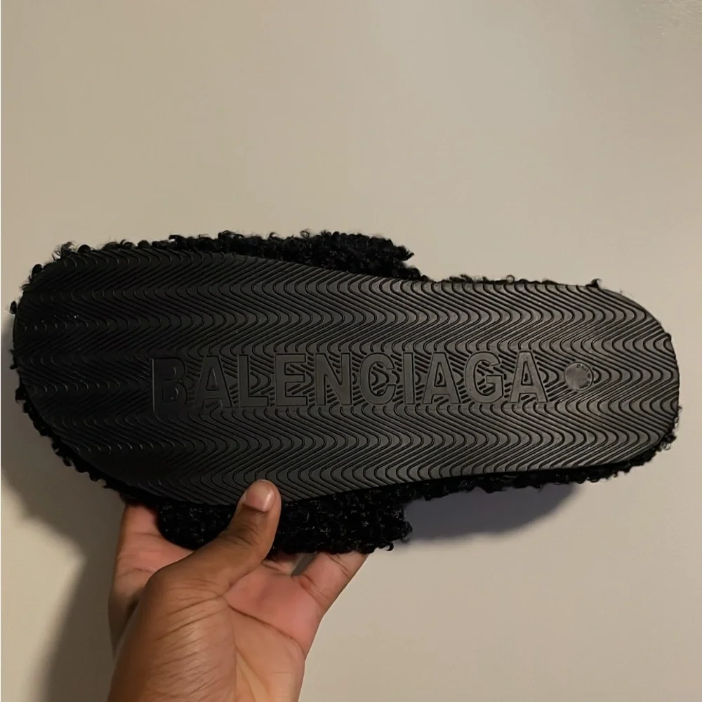 Balenciaga Black Fuzzy sandals - Picture 2 of 3